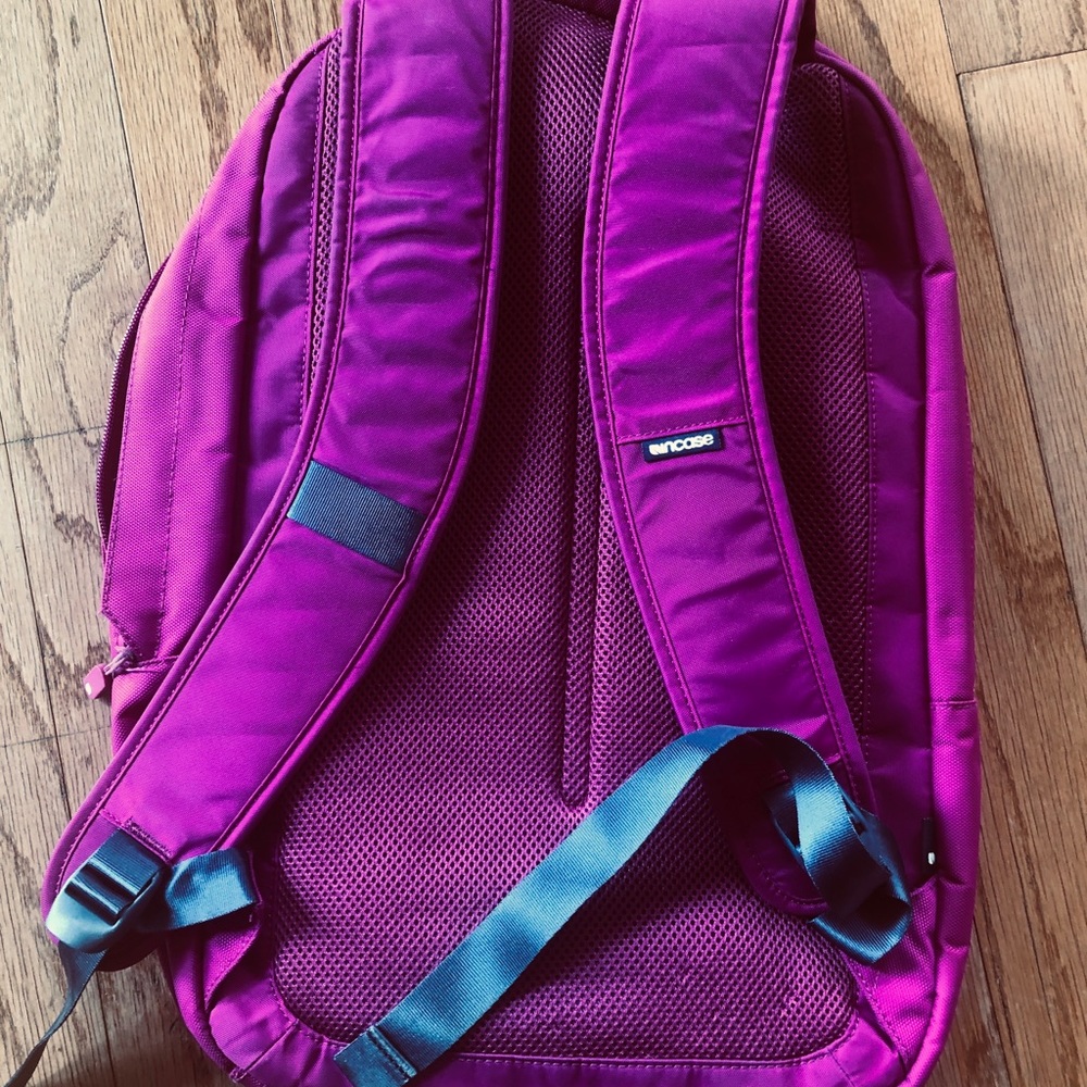 Incase laptop bag backpack - Picture 3 of 3